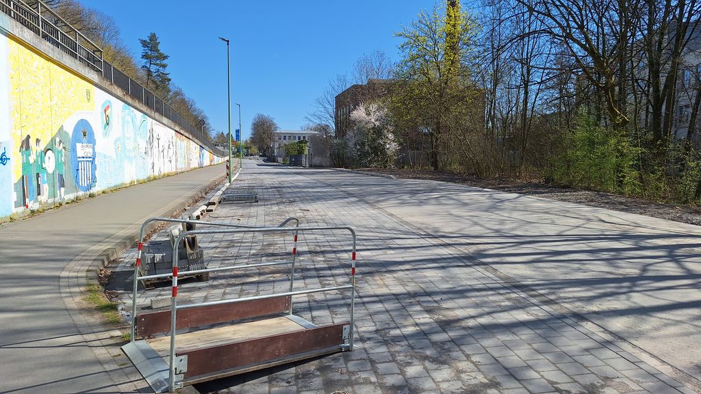 könnte man jetzt doch fertigstellen, aber eine Vollsperrung macht weniger Arbeit